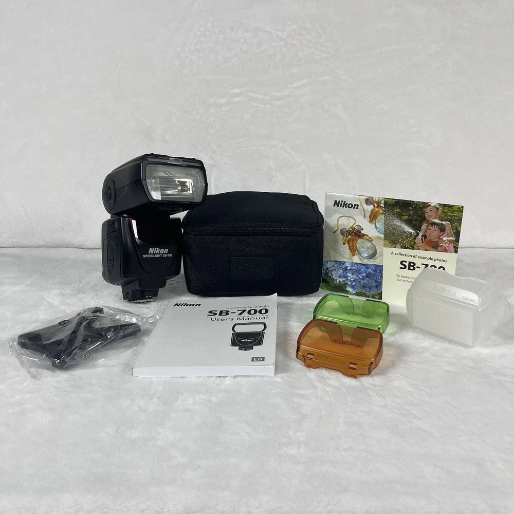 Nikon Speedlight SB-700 Auto Focus Shoe Mount Filters Diffuser Case Stand Manual
